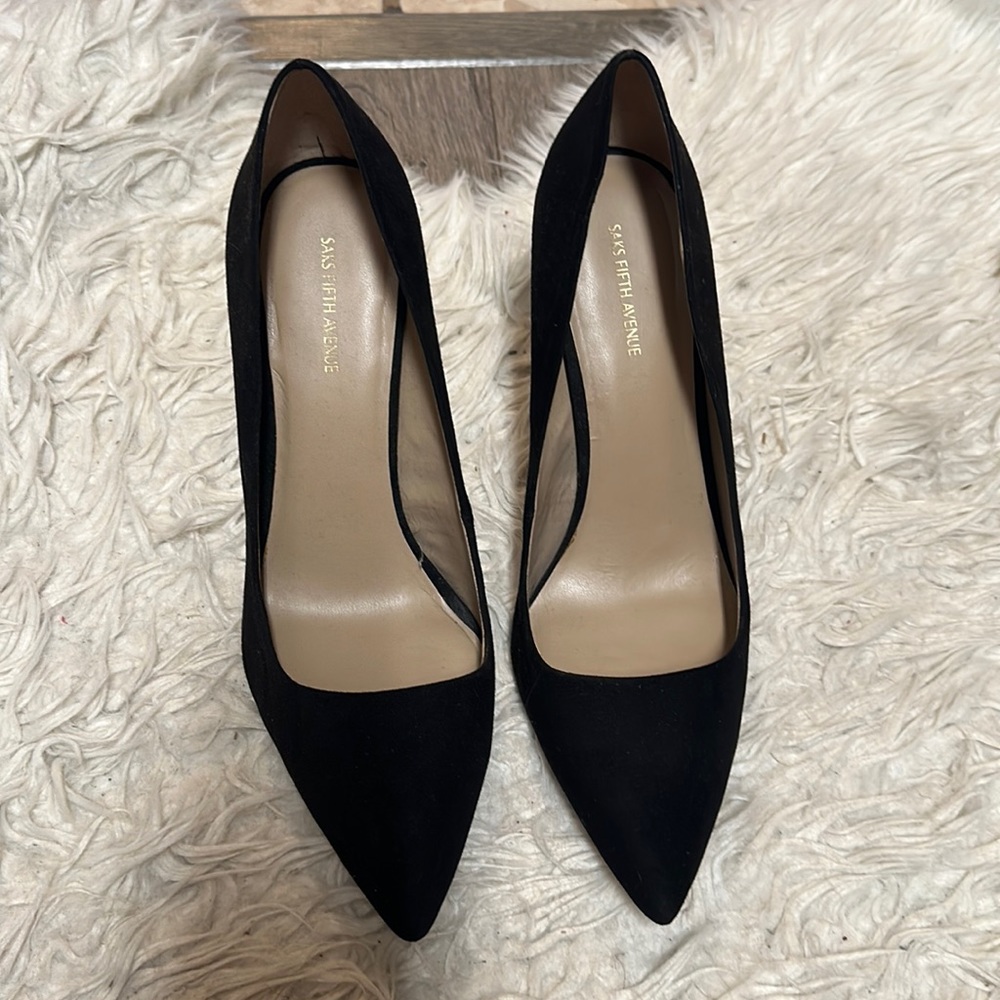Saks Fifth Avenue black velvet heels size 11 great condition